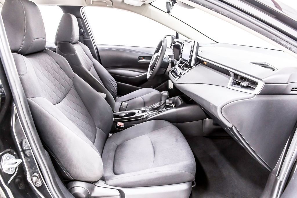 Used 2020 Toyota Corolla LE FWD image 31