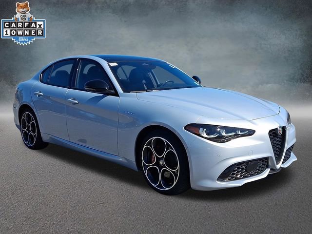 Used 2025 Alfa Romeo Giulia AWD image 3