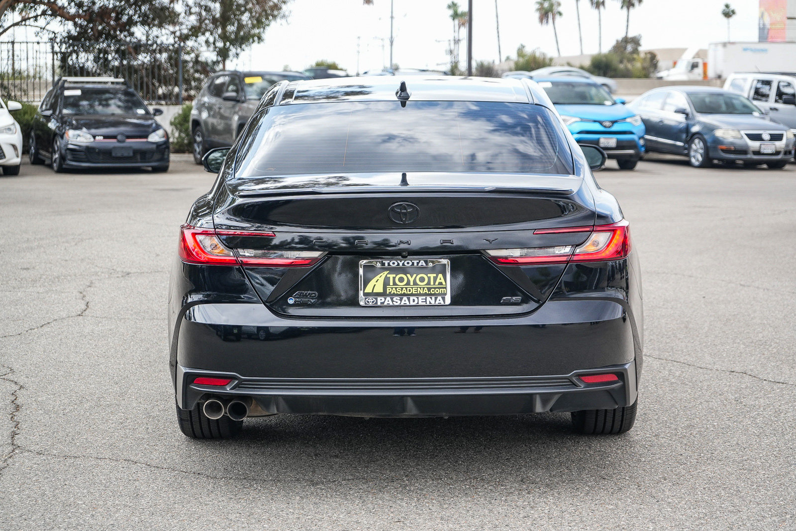 Used 2025 Toyota Camry SE AWD/4WD image 7