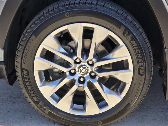 Used 2023 Toyota RAV4 XLE Premium image 9