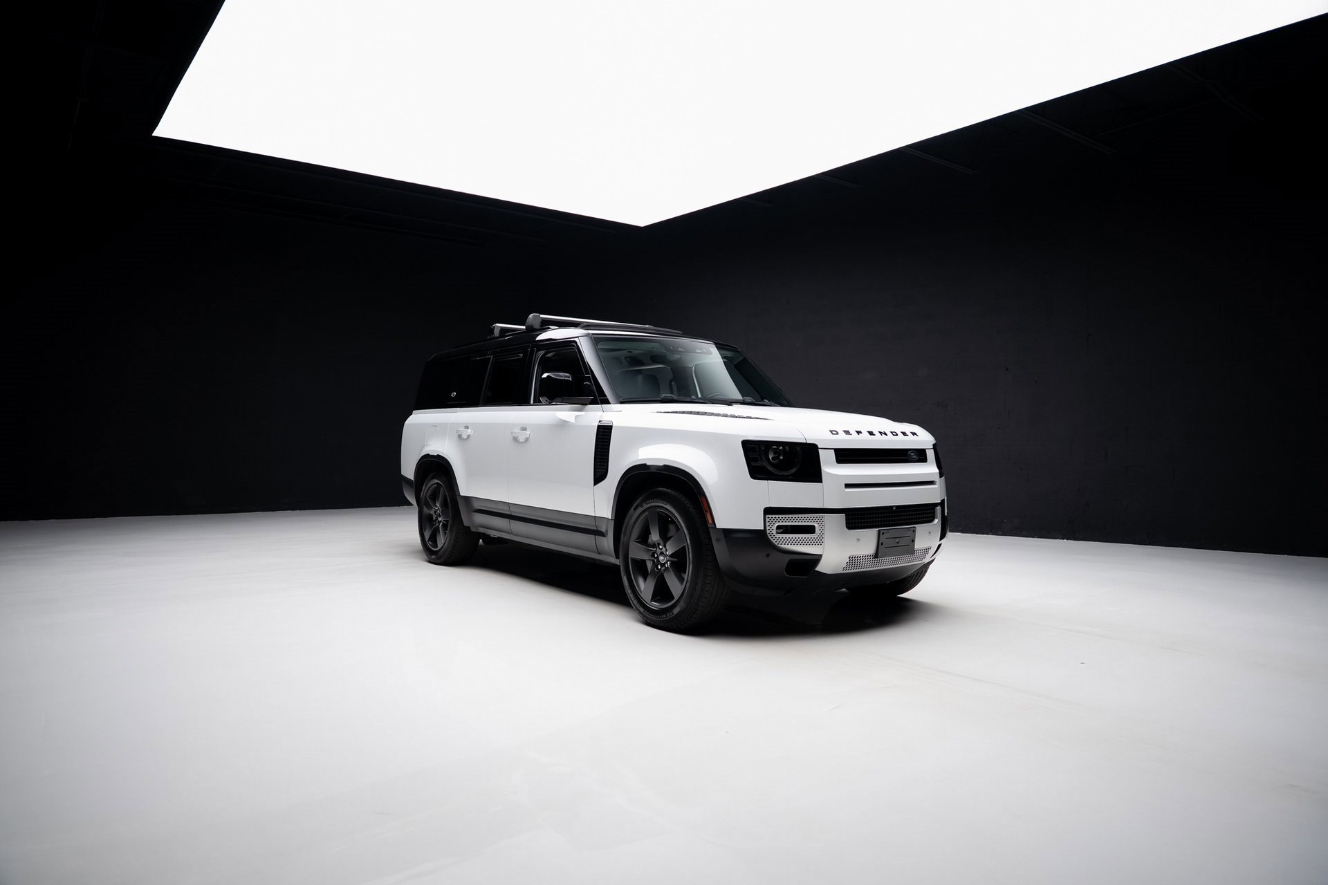 Used 2023 Land Rover Defender 130 SE image 88