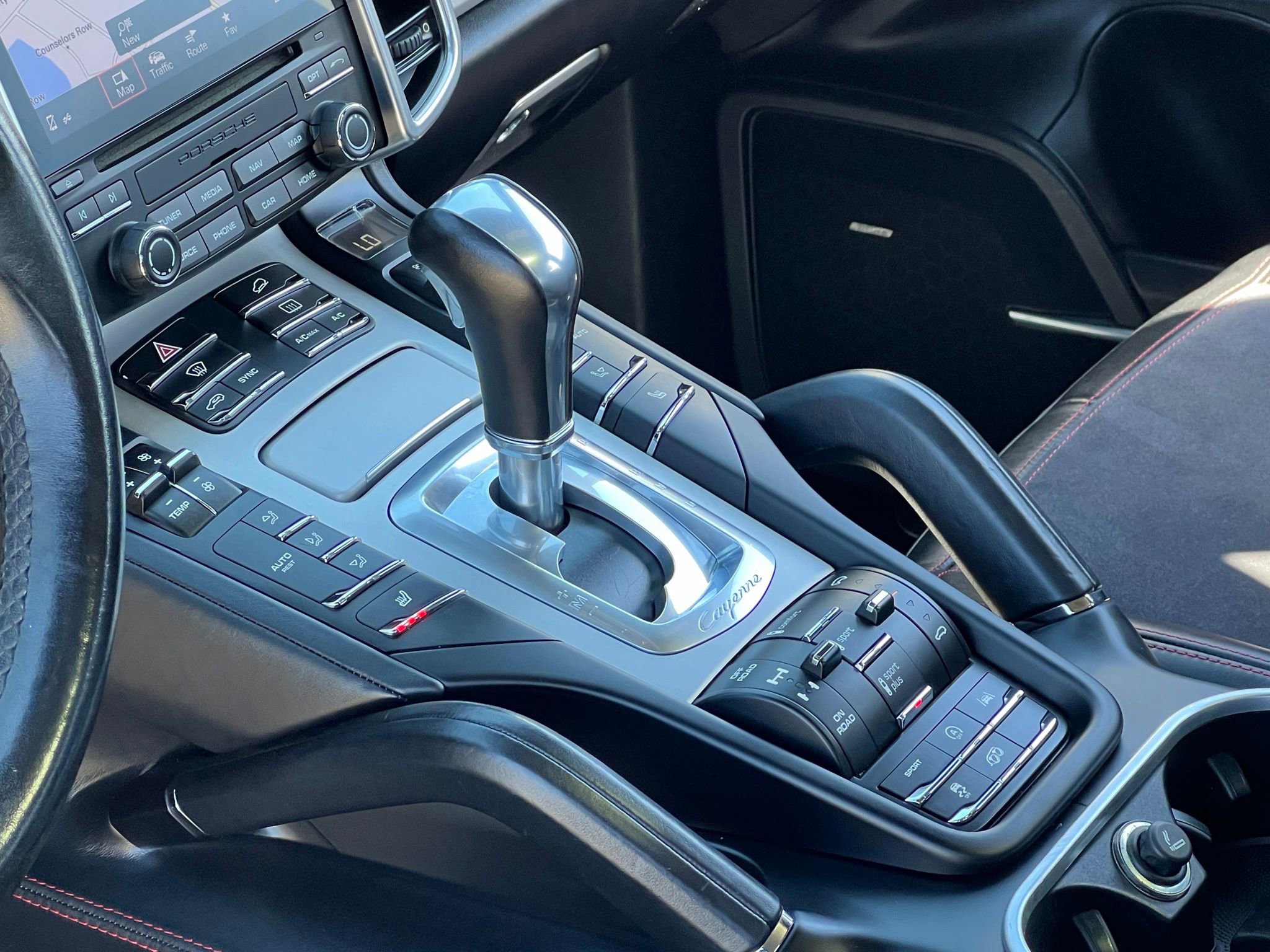 Used 2017 Porsche Cayenne GTS image 31