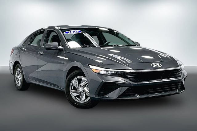 Used 2025 Hyundai Elantra SE FWD image 1