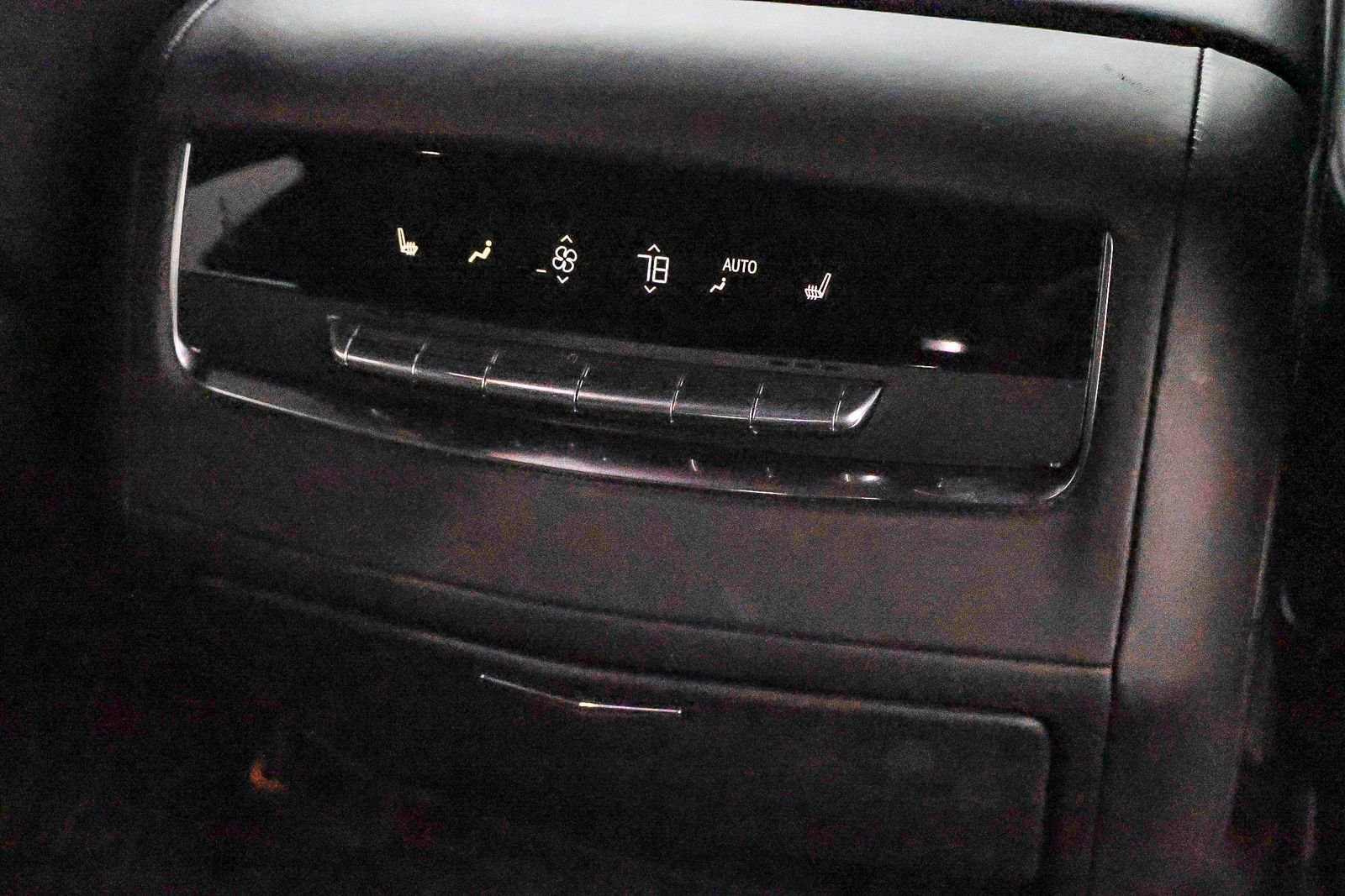 Used 2023 Cadillac Escalade Sport Platinum w/ LPO, ONYX Package image 22