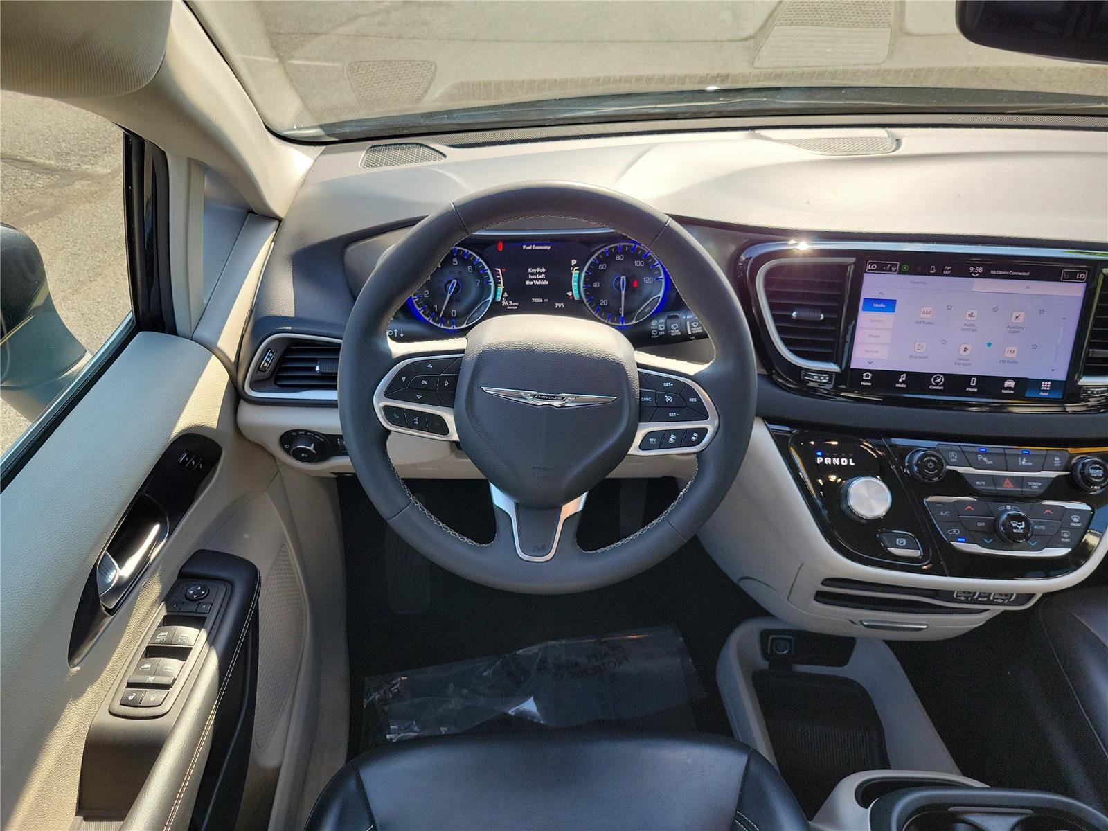 Used 2023 Chrysler Pacifica Touring-L FWD image 12