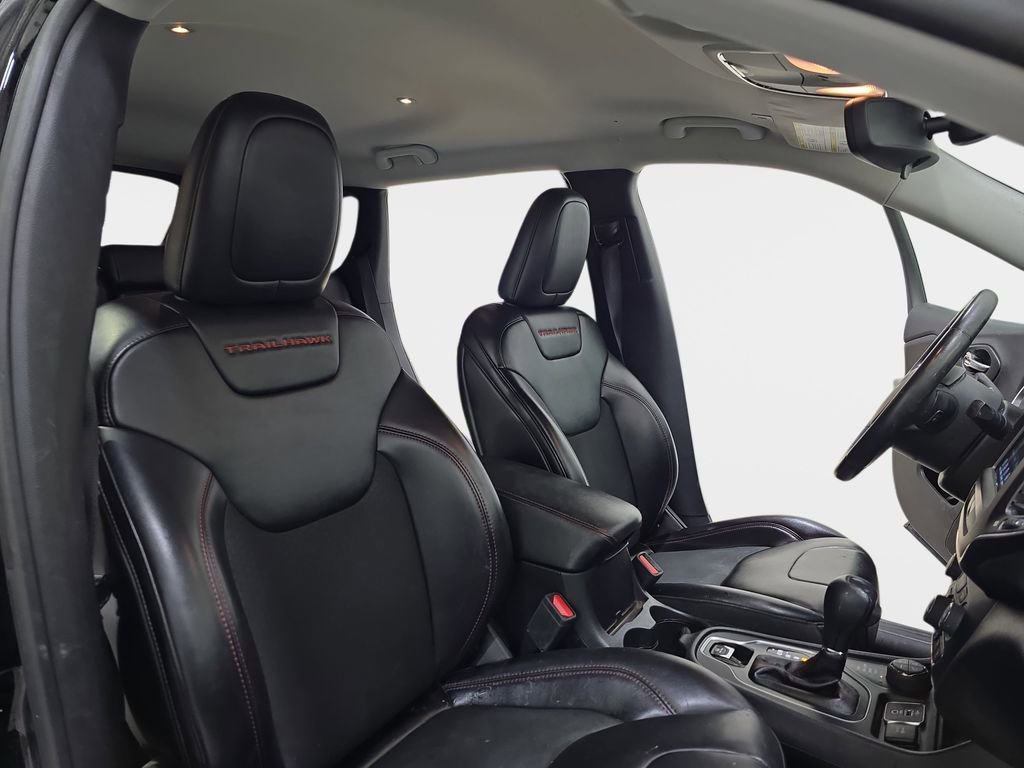 Used 2019 Jeep Cherokee Trailhawk w/ Cold Weather Group image 8