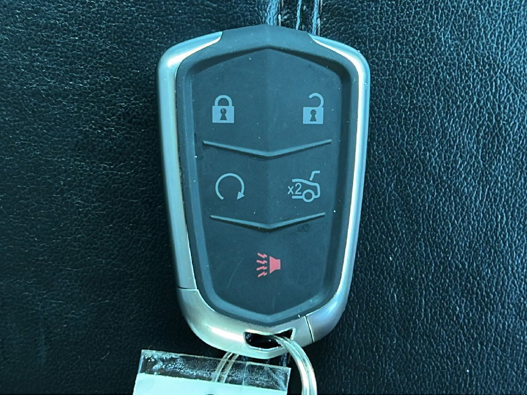 Used 2015 Cadillac XTS Luxury FWD image 2