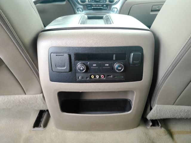 Used 2016 Chevrolet Suburban LT RWD image 30
