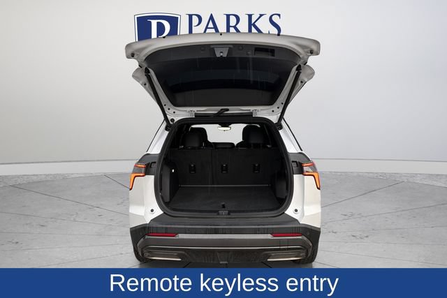Used 2025 Chevrolet Equinox ACTIV w/ Safety and Technology Package AWD/4WD image 19