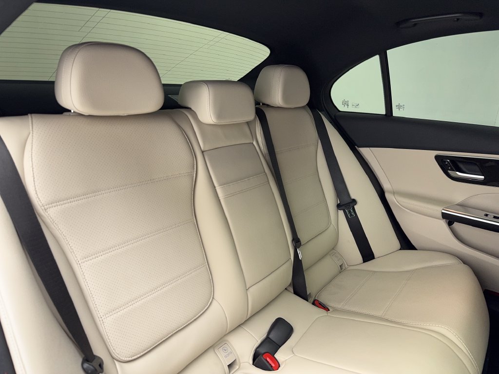 Used 2024 Mercedes-Benz C 300 4MATIC Sedan image 53