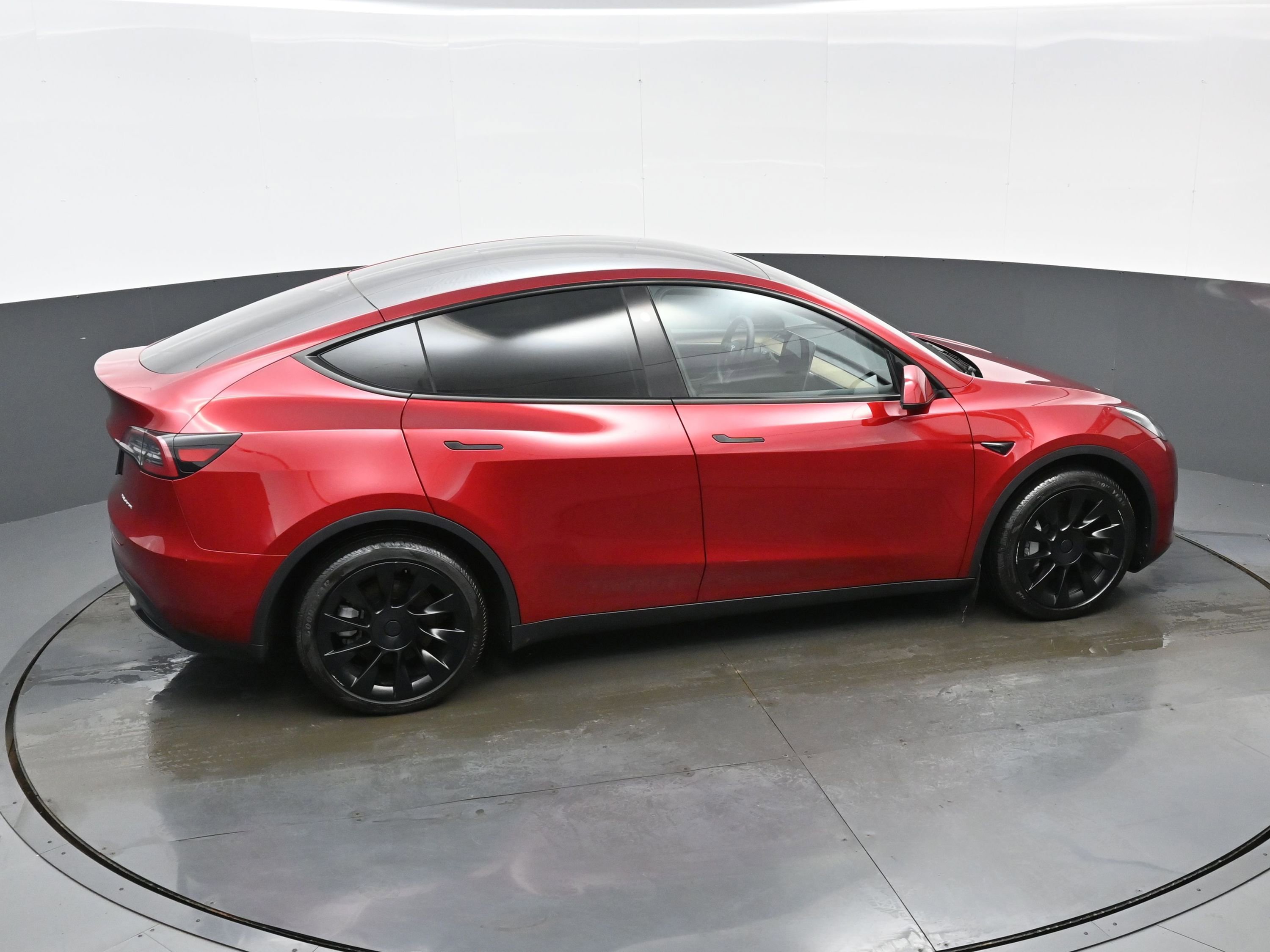 Used 2024 Tesla Model Y Long Range image 39