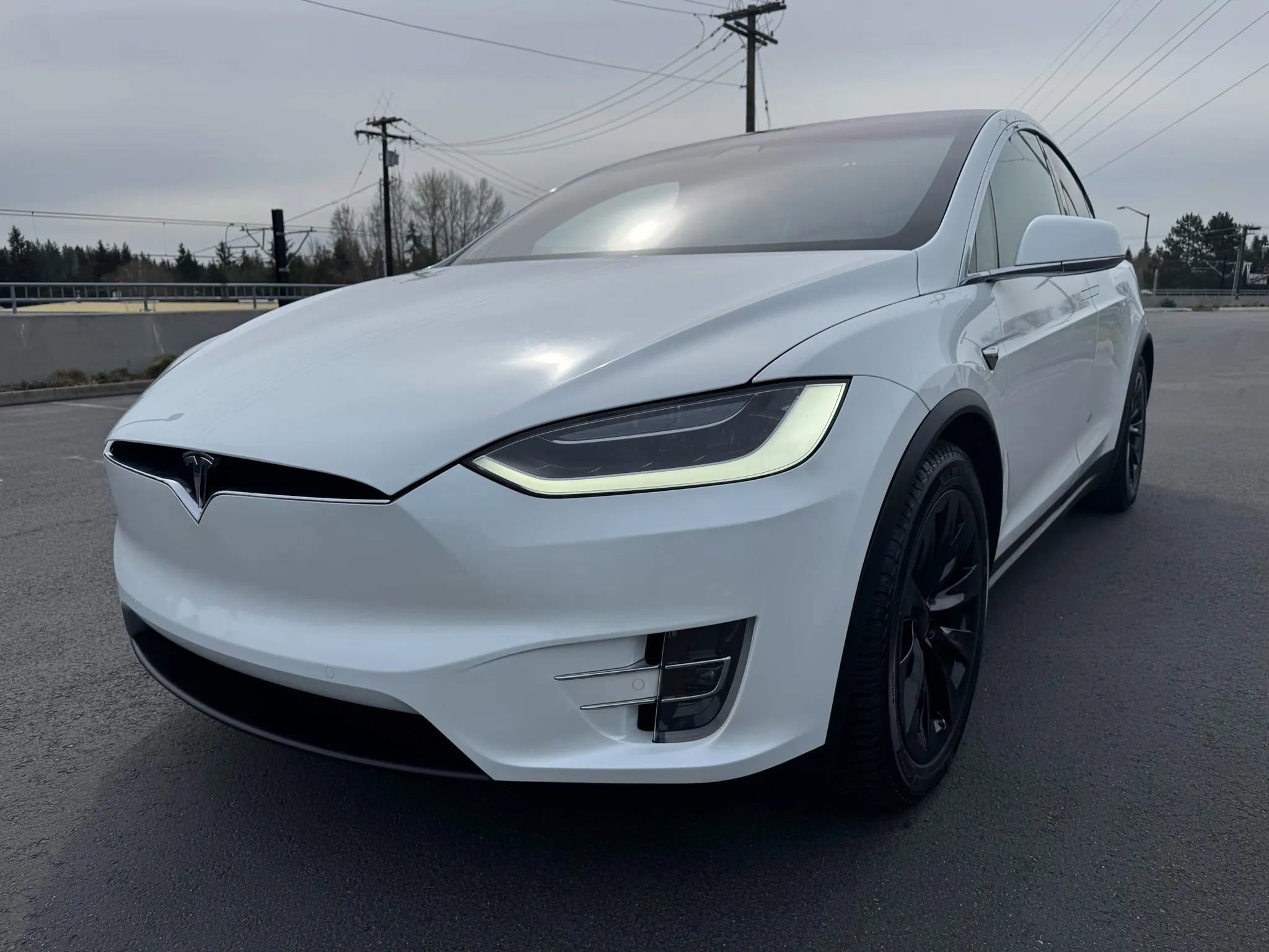Used 2017 Tesla Model X 75D image 4