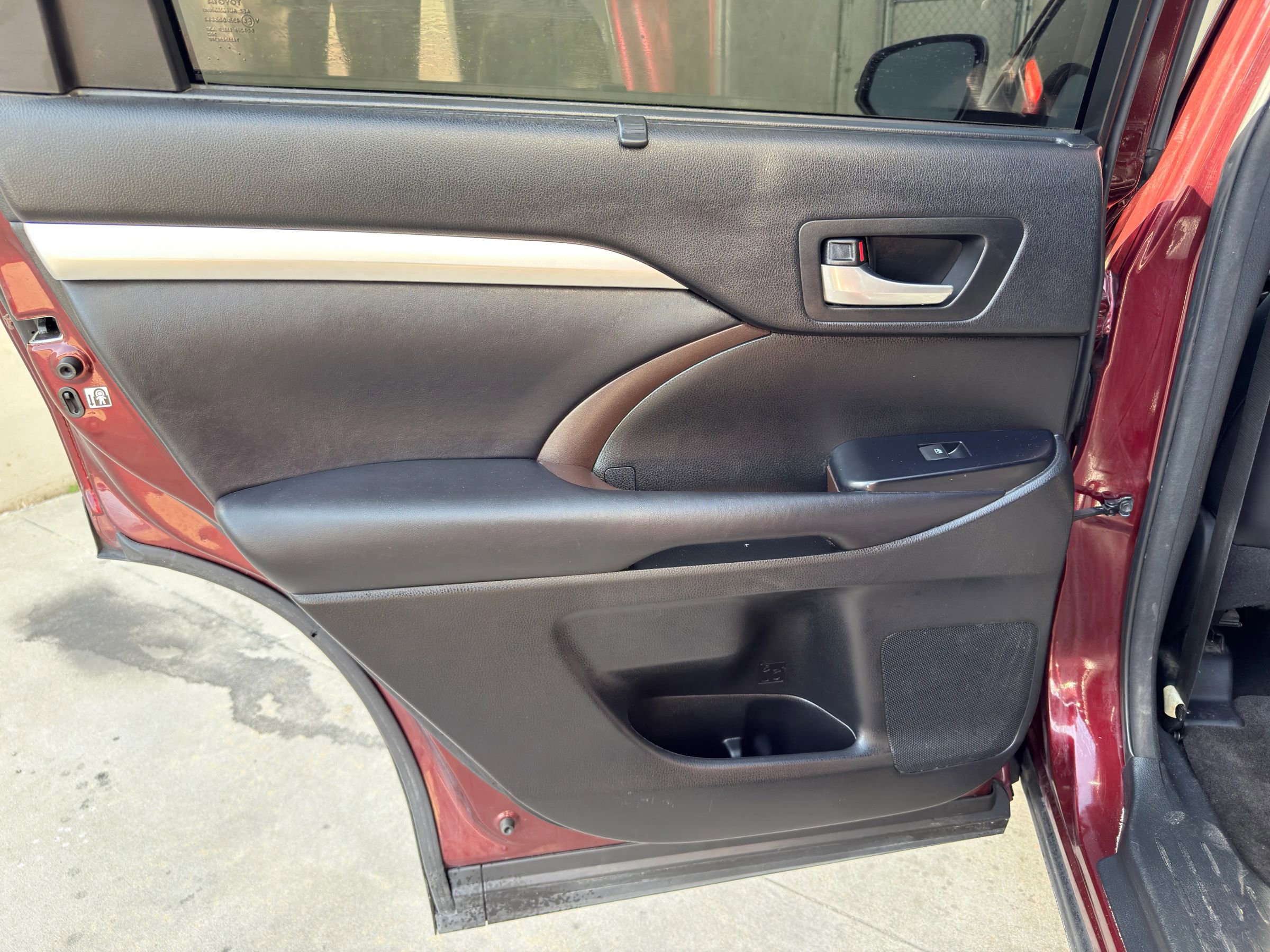 Used 2016 Toyota Highlander XLE image 28