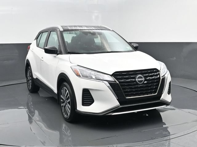 Used 2023 Nissan Kicks SV FWD image 3