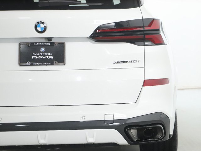 Used 2024 BMW X5 xDrive40i w/ M Sport Package AWD/4WD image 46