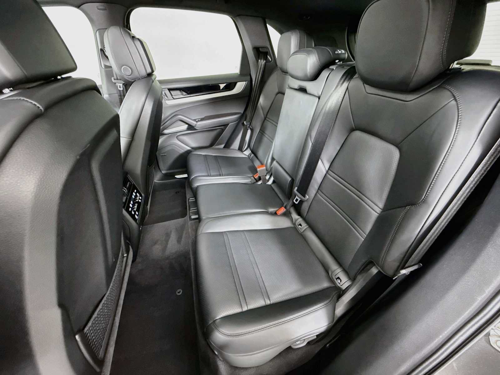 Used 2026 Porsche Cayenne AWD/4WD image 23