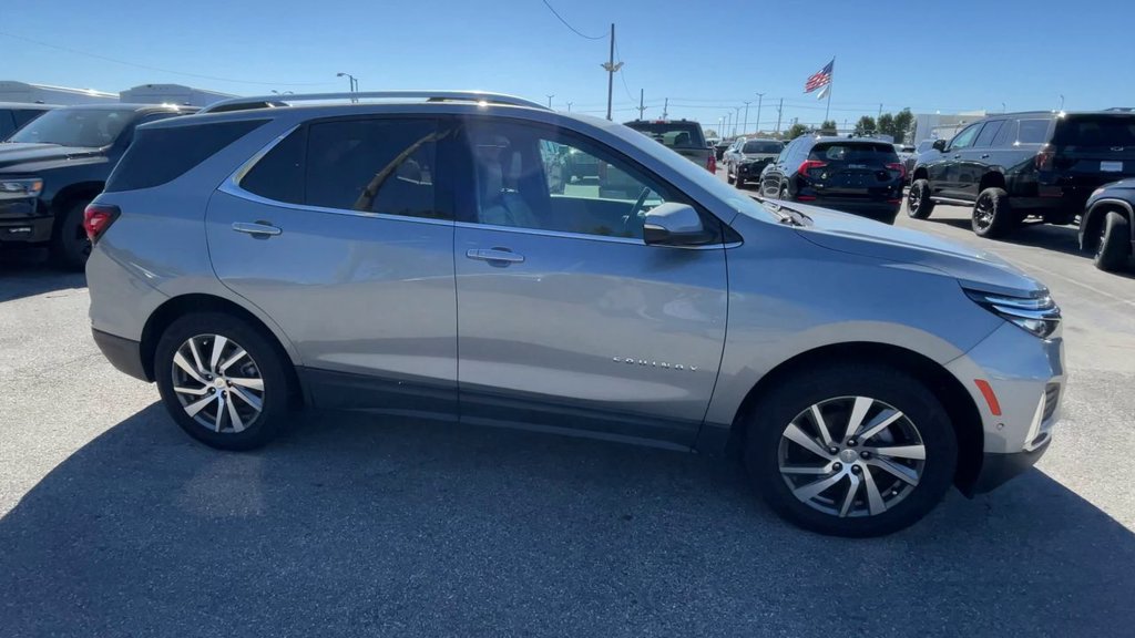 Used 2024 Chevrolet Equinox Premier AWD/4WD image 3