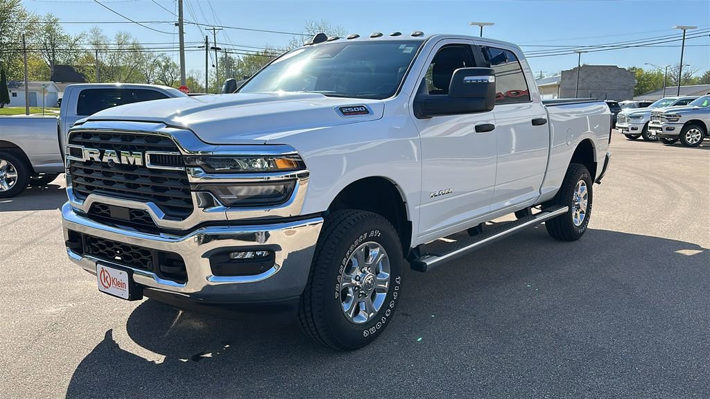 Used 2025 RAM 2500 Big Horn AWD/4WD image 3