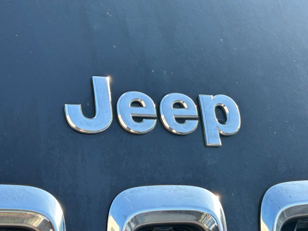 Used 2015 Jeep Cherokee Latitude w/ Comfort/Convenience Group FWD image 18