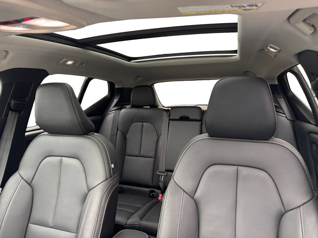 Certified 2026 Volvo XC40 B5 Plus AWD/4WD image 23