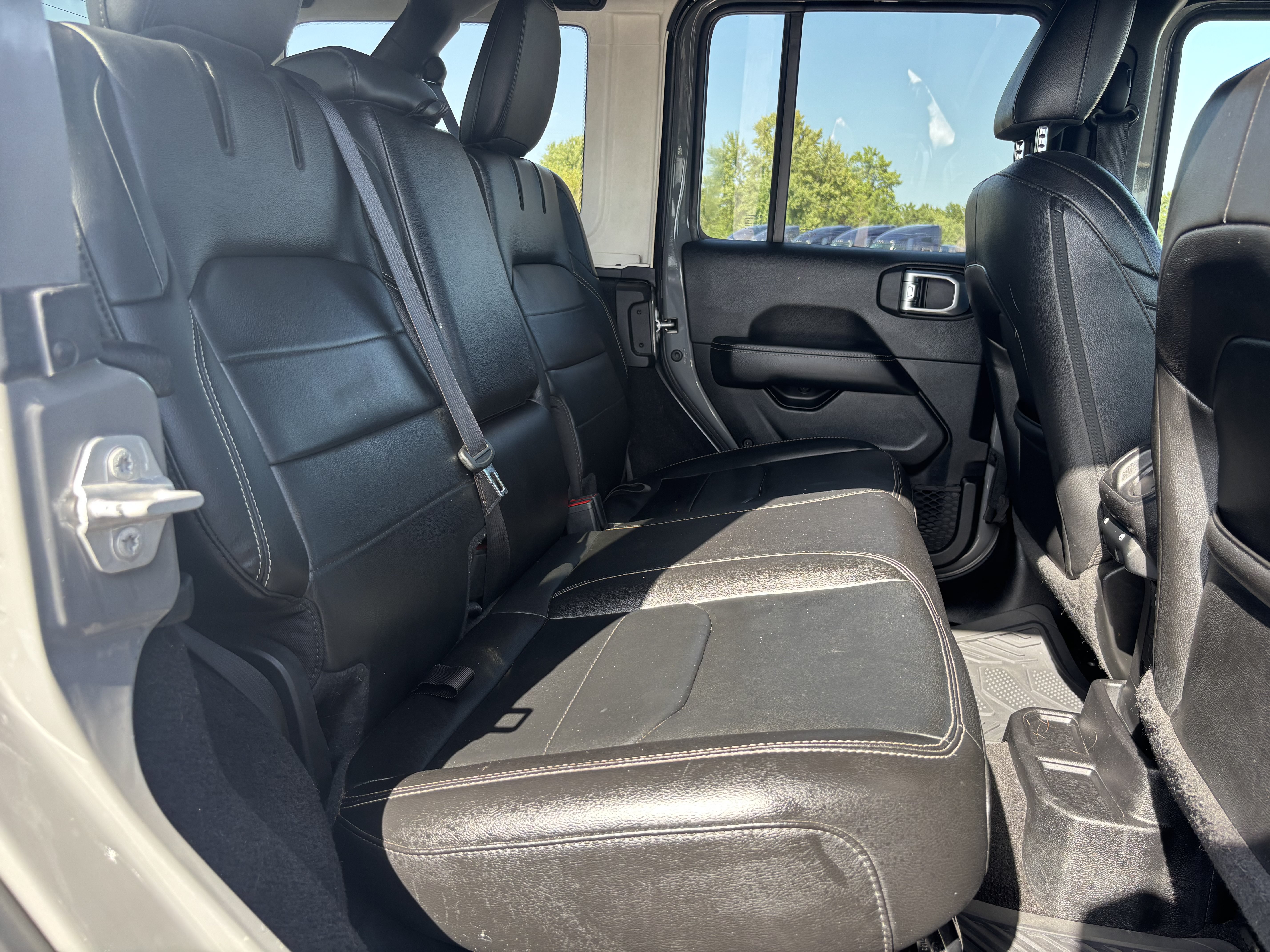 Used 2021 Jeep Wrangler Unlimited Sahara w/ Cold Weather Group AWD/4WD image 24