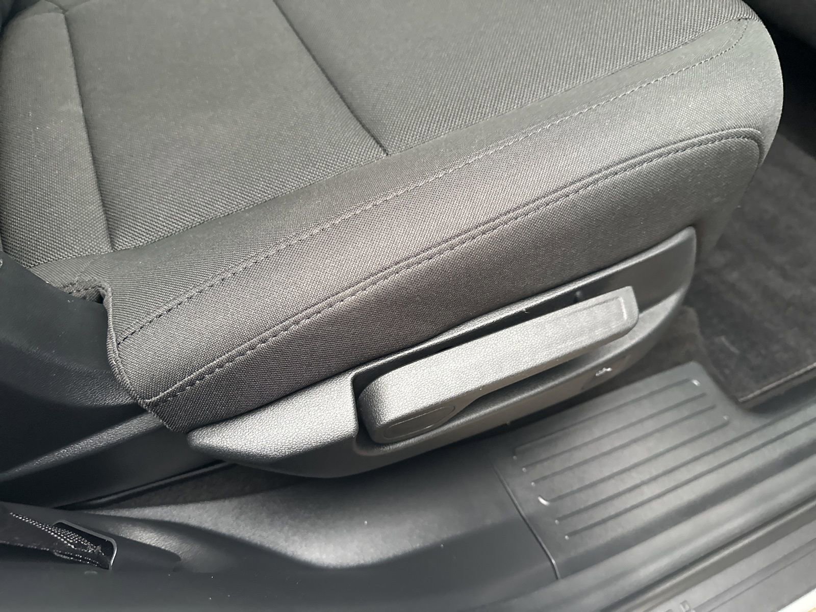 Used 2025 Hyundai Santa Fe SE image 33