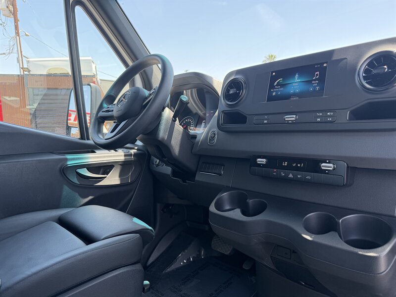 Used 2023 Mercedes-Benz Sprinter 3500 image 13