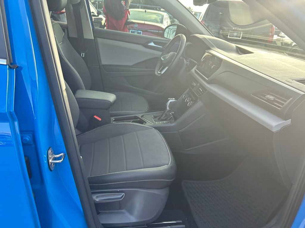 Used 2023 Volkswagen Taos SE w/ Panoramic Sunroof Package image 28