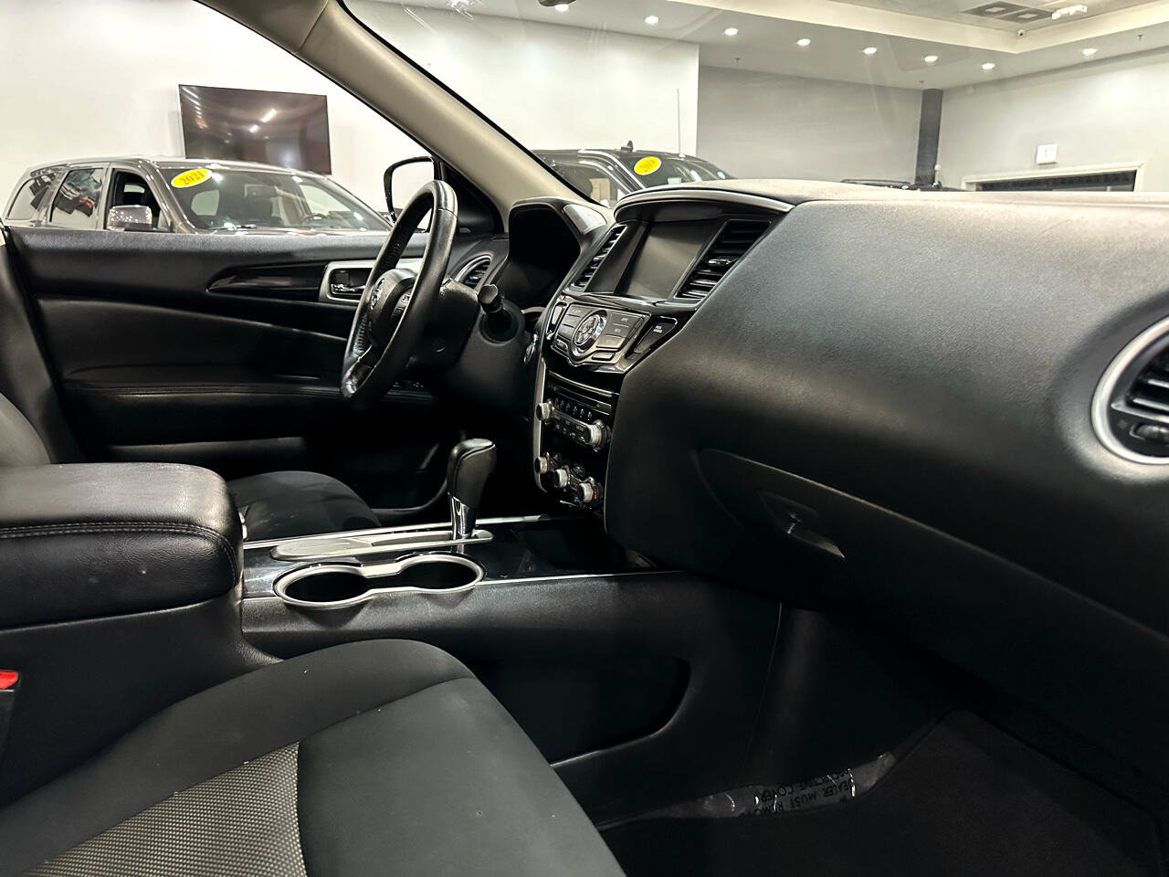 Used 2019 Nissan Pathfinder SV image 38