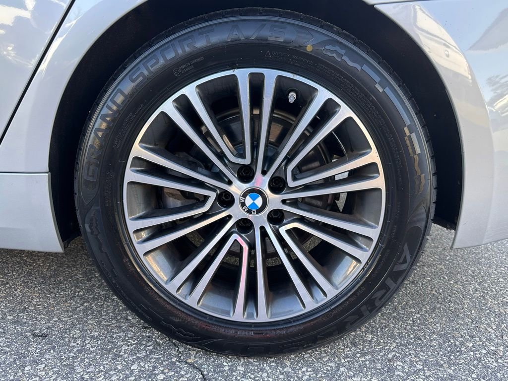 Used 2020 BMW 530i xDrive w/ Premium Package image 12