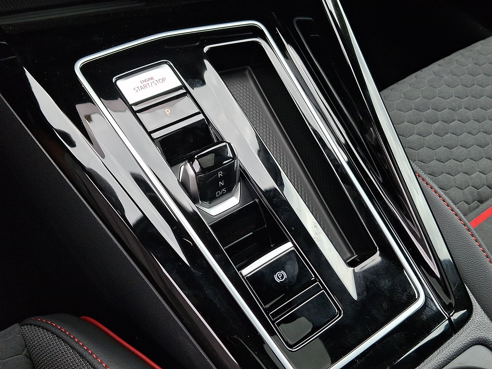 New 2026 Volkswagen GTI SE FWD image 7