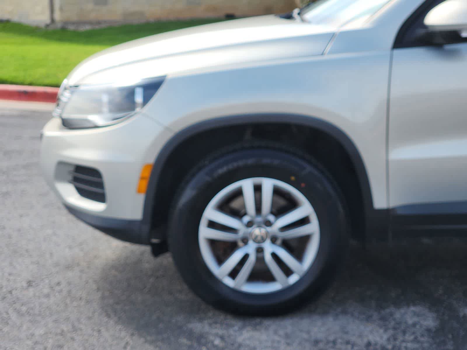Used 2015 Volkswagen Tiguan SEL FWD image 8