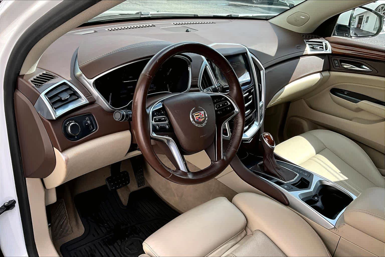 Used 2015 Cadillac SRX Luxury w/ Driver Awareness Package FWD image 19
