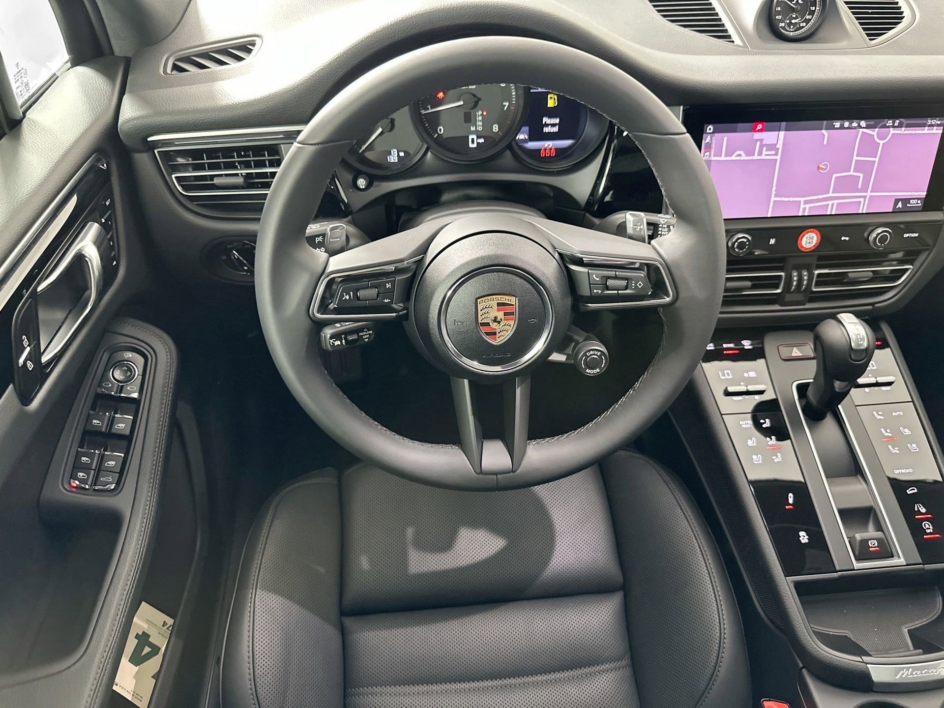 Certified 2025 Porsche Macan image 18