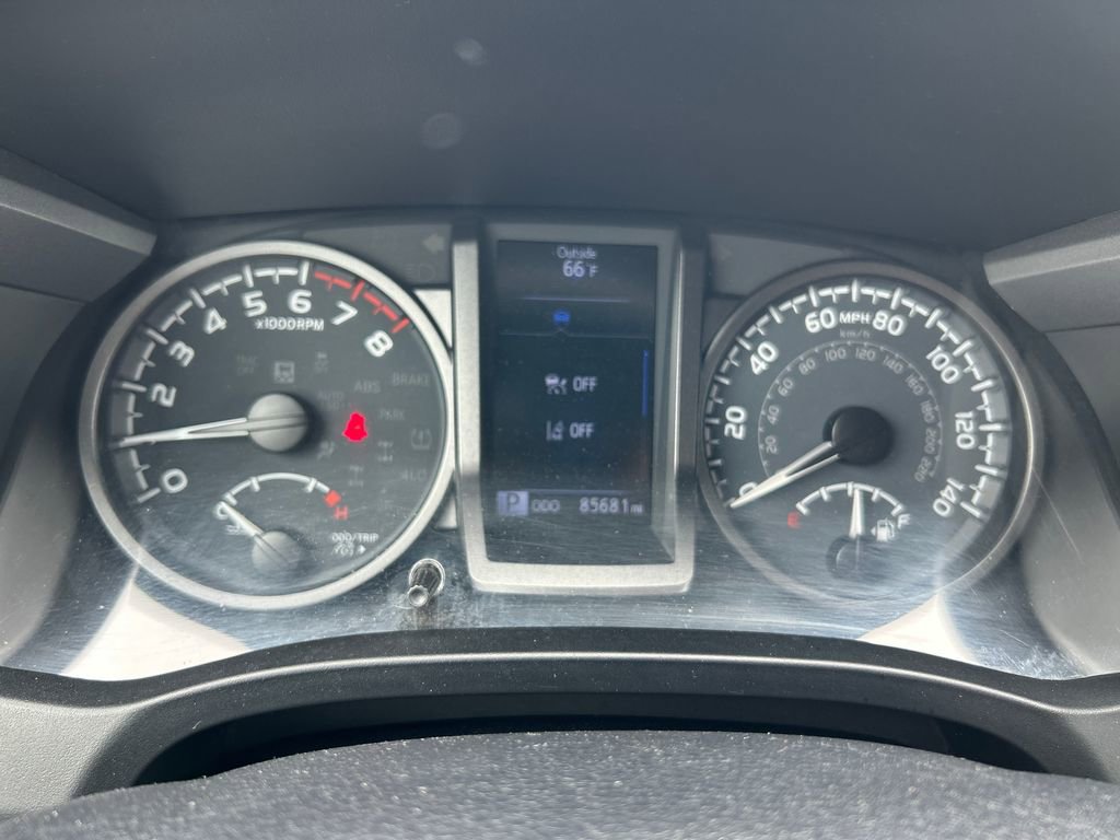 Used 2021 Toyota Tacoma TRD Sport AWD/4WD image 9