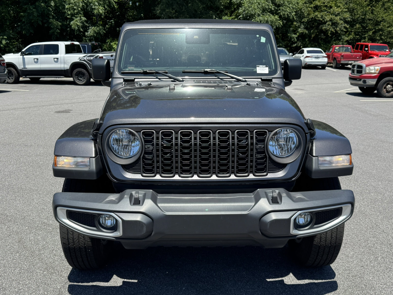 Used 2024 Jeep Gladiator Sport AWD/4WD image 2