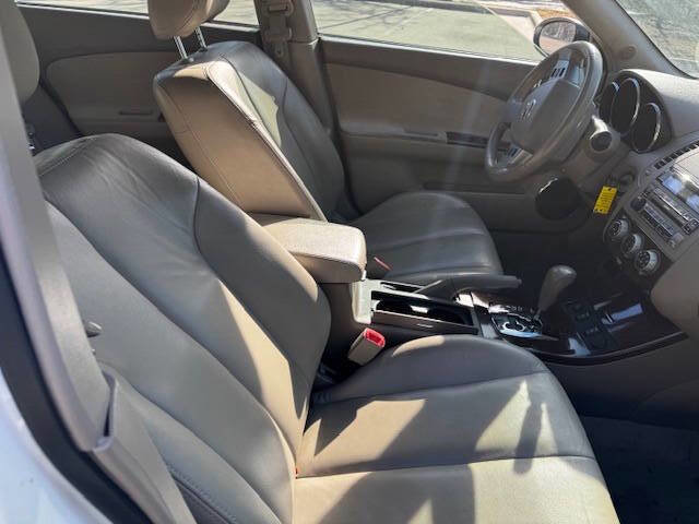 Used 2005 Nissan Altima 3.5 SE w/ (V01) Leather Pkg FWD image 23