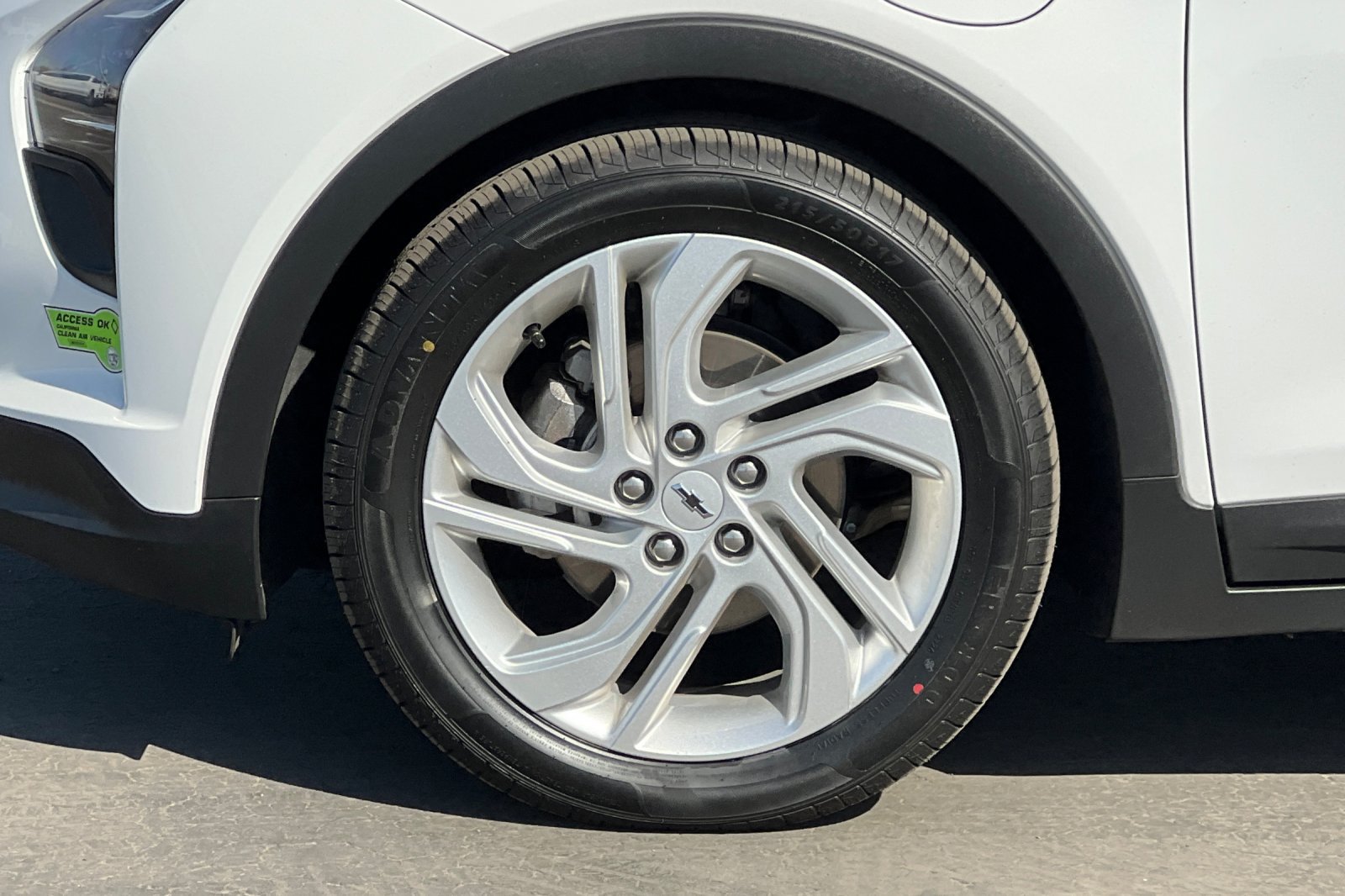 Used 2023 Chevrolet Bolt LT FWD image 37
