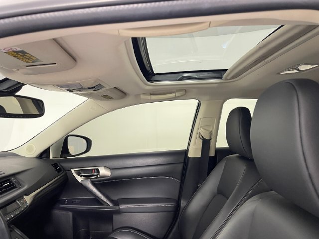 Used 2017 Lexus CT 200h w/ Navigation System Package FWD image 11