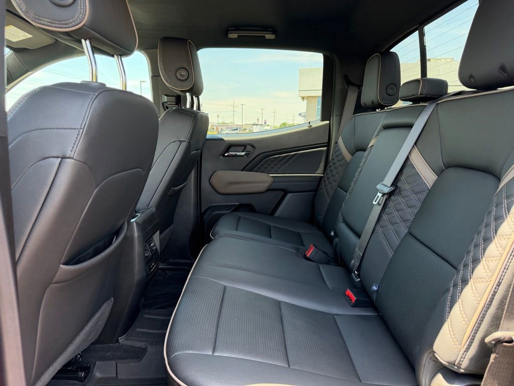 Used 2025 GMC Canyon Denali AWD/4WD image 16