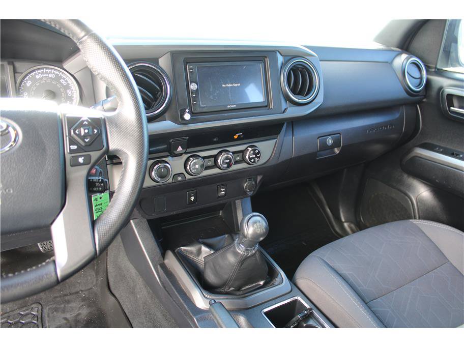 Used 2017 Toyota Tacoma TRD Off-Road w/ Tow Package image 22