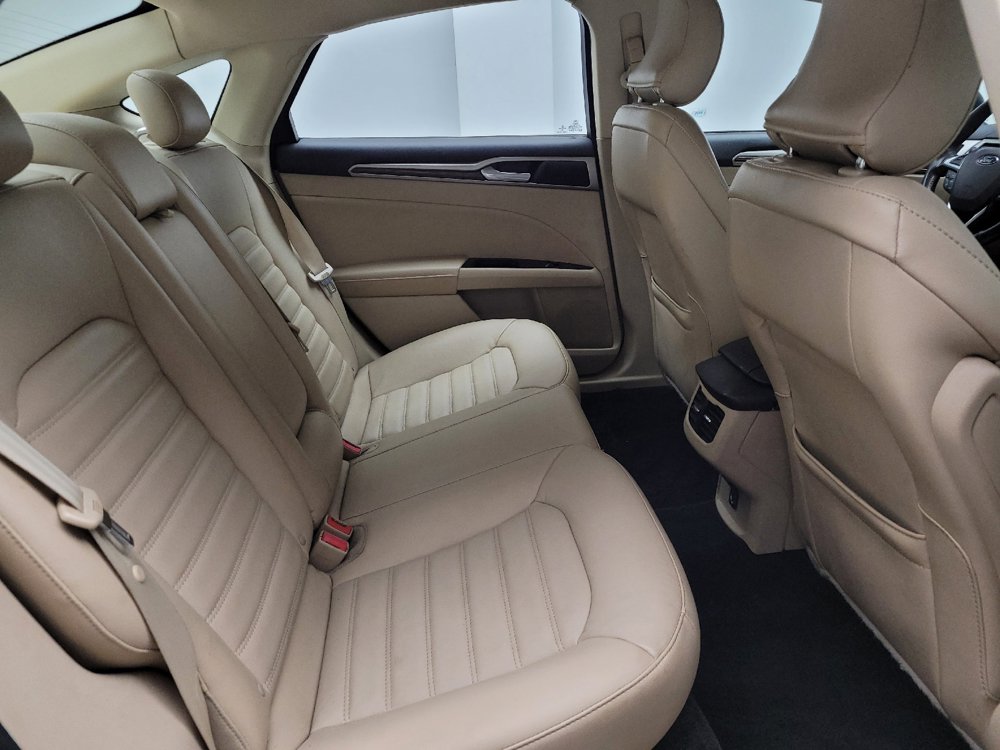 Used 2015 Ford Fusion SE w/ Equipment Group 202A FWD image 19