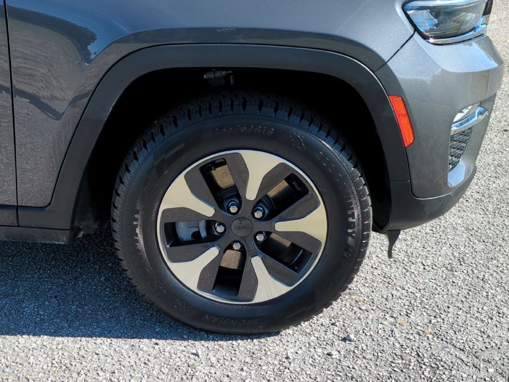 Used 2024 Jeep Grand Cherokee Limited 4xe AWD/4WD image 11
