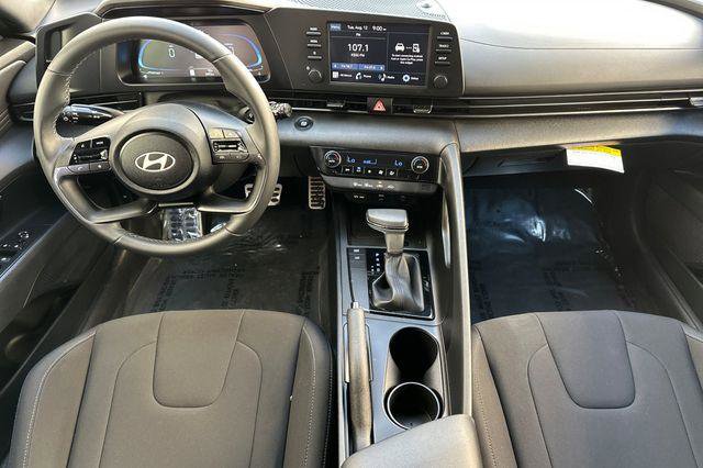 Used 2025 Hyundai Elantra Sport image 14
