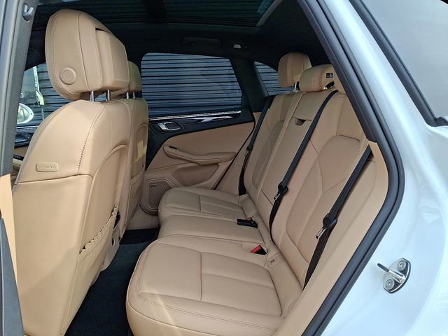 Certified 2026 Porsche Macan AWD/4WD image 13