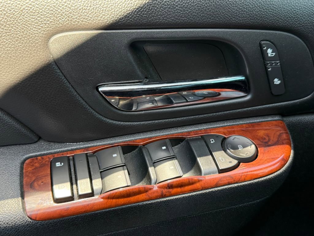 Used 2011 Chevrolet Suburban LT image 5