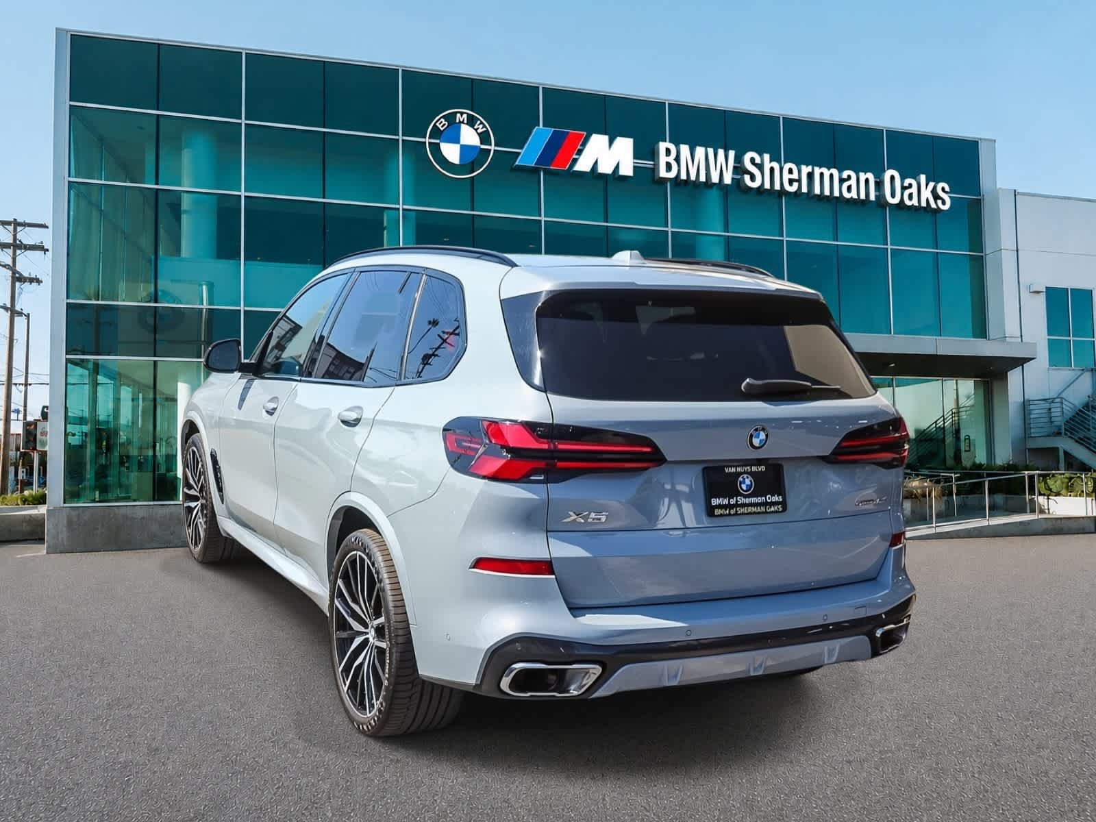 Used 2025 BMW X5 sDrive40i w/ M Sport Package RWD image 6