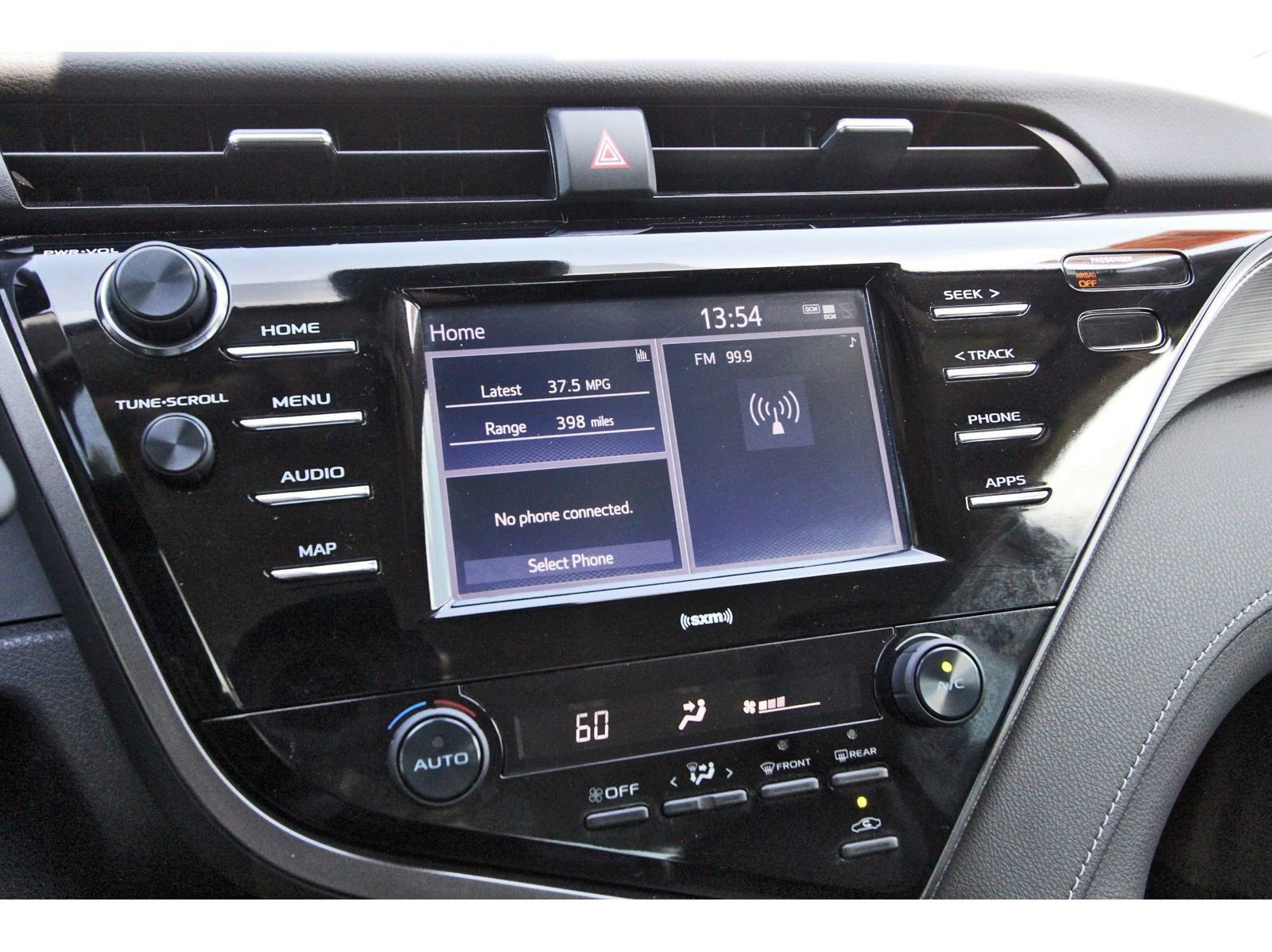 Used 2020 Toyota Camry SE image 23