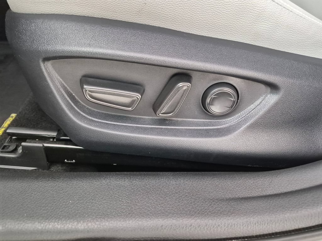 Used 2025 Toyota Camry SE FWD image 22