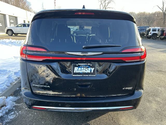 Used 2024 Chrysler Pacifica Touring-L image 26